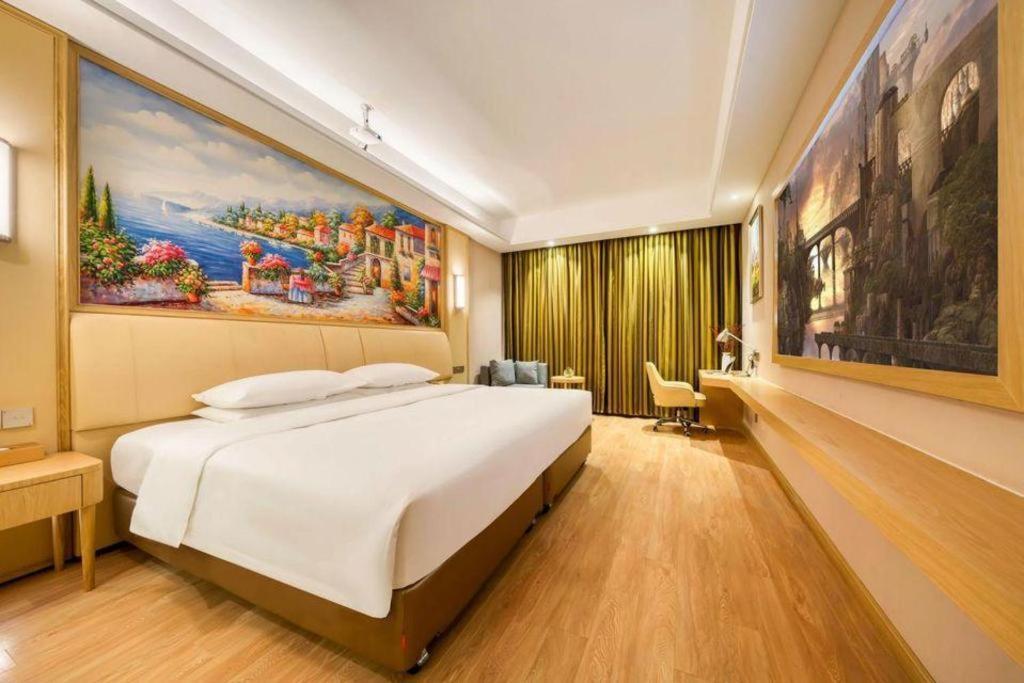 Vienna 3 Hongqiao Exhibition Center Beiqing Highway Hotel 4*