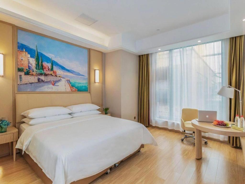 Vienna 3 Hongqiao Exhibition Center Beiqing Highway Hotel 4*