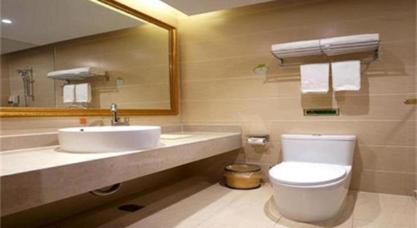 Vienna 3 Hongqiao Exhibition Center Beiqing Highway 4*