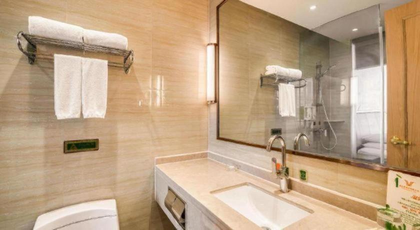 Vienna 3 Hongqiao Exhibition Center Beiqing Highway 4*