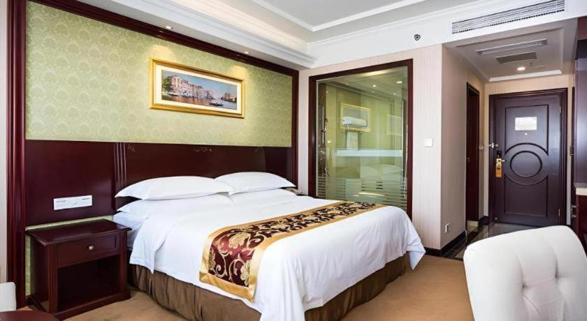 Hotel Vienna 3 Hongqiao Exhibition Center Beiqing Highway 4*