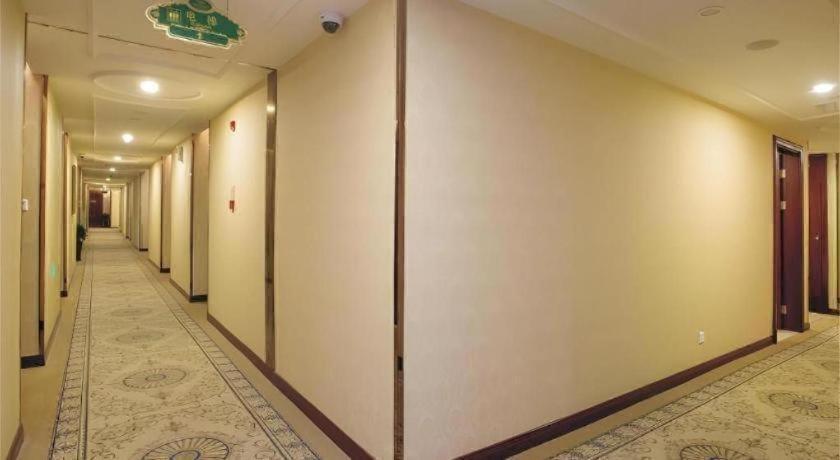Hotel Vienna 3 Hongqiao Exhibition Center Beiqing Highway 4*