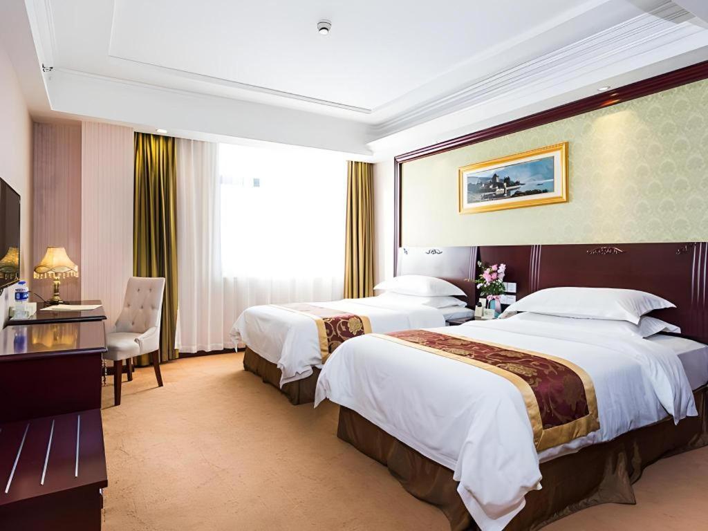 Vienna 3 Hongqiao Exhibition Center Beiqing Highway Hotel 4*