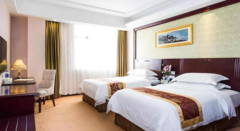 Vienna 3 Hongqiao Exhibition Center Beiqing Highway 4*